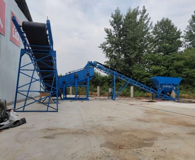南沿江中鐵二十四局大型振動(dòng)式洗石機(jī)安裝現(xiàn)場